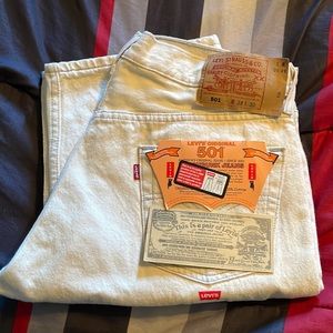 Off white / cream colored Levi Jeans - 501 - Irregular
